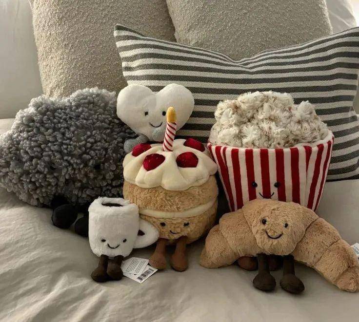 意经：Jellycat背后的品牌共创逻辑j9平台合力造化品牌洞察｜情绪价值的生(图19)